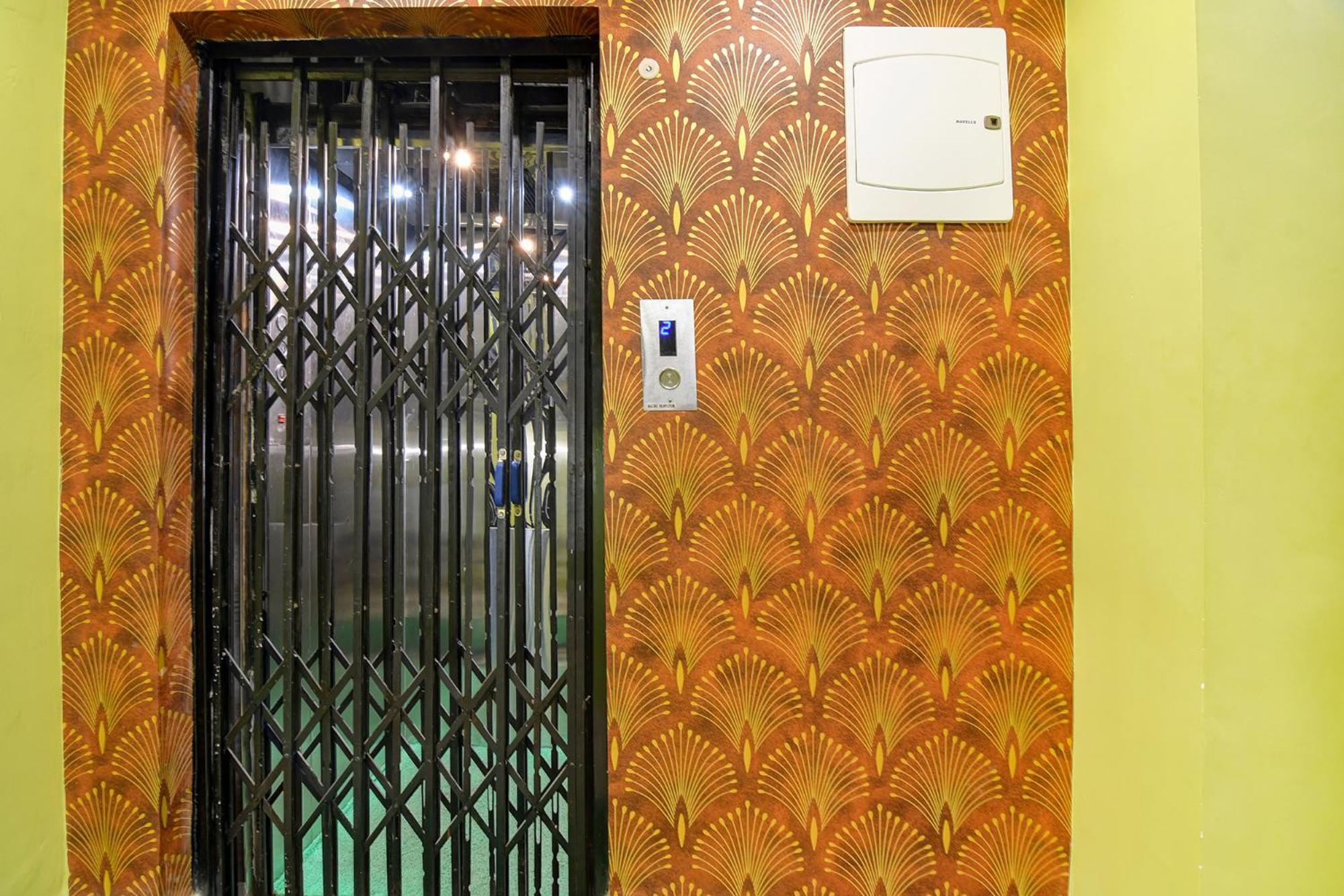 Fabhotel Divine Chariot